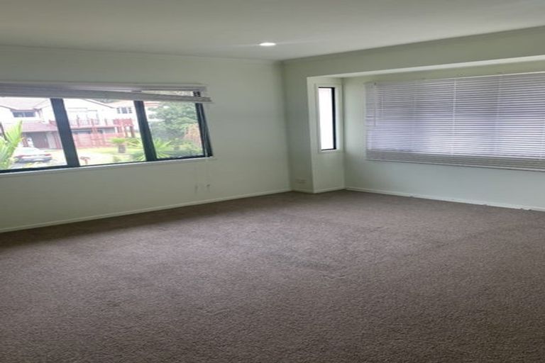 Photo of property in 1 Kittiwake Drive, Schnapper Rock, Auckland, 0632