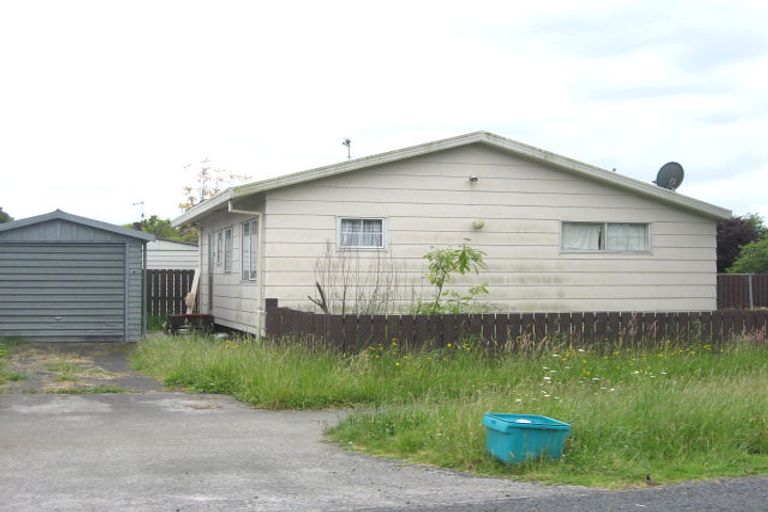 Photo of property in 2/2 Station Road, Takanini, 2112