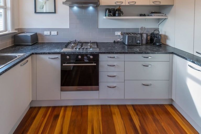 Photo of property in 28a Kelvin Road, Papakura, 2110