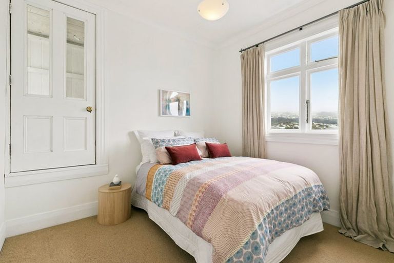 Photo of property in 51 Scarborough Terrace, Mount Victoria, Wellington, 6011