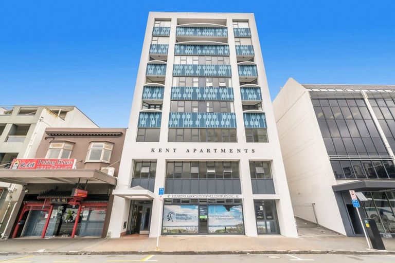 Photo of property in 17 Kent Terrace - Kent Apartments, 5c/16 Kent Terrace, Mount Victoria, Wellington, 6011