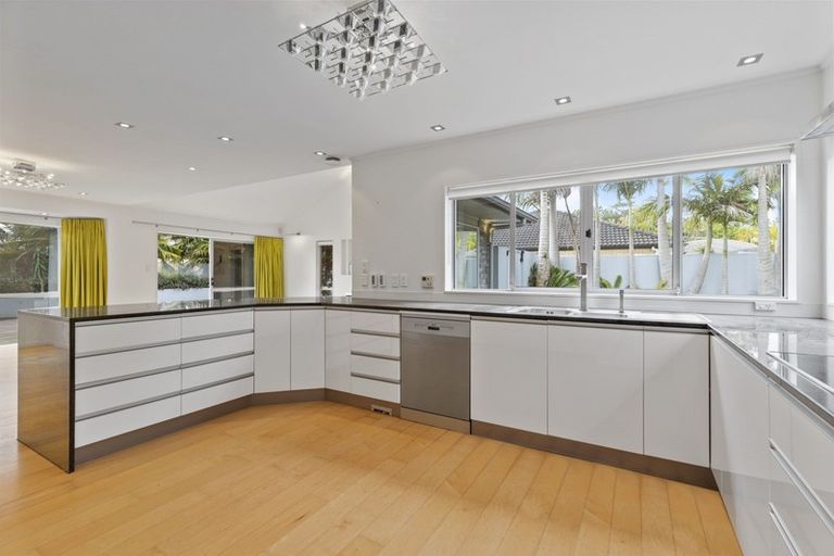 Photo of property in 38 Kittiwake Drive, Schnapper Rock, Auckland, 0632