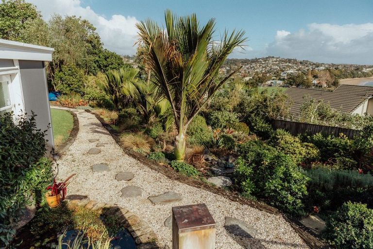 Photo of property in 22 Melandra Road, Stanmore Bay, Whangaparaoa, 0932