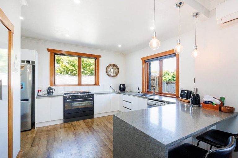 Photo of property in 116 Heretaunga Street, Palmerston North, 4414