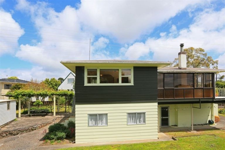Photo of property in 11 Meadow Crescent, Te Atatu South, Auckland, 0602