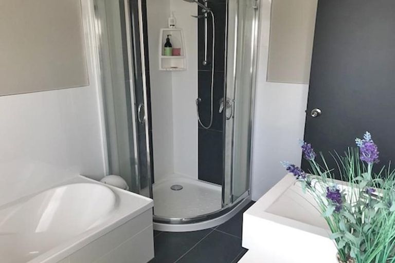 Photo of property in 39 Riverglade Parkway, Te Atatu South, Auckland, 0610