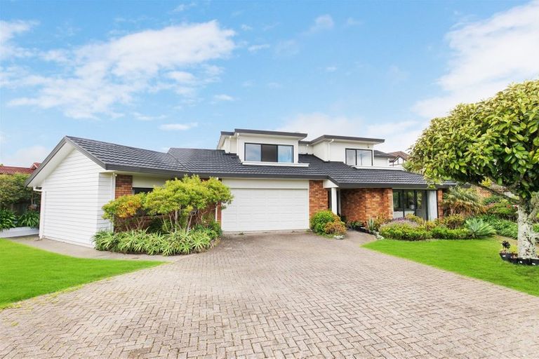 Photo of property in 8 Gillard Place, Eastern Beach, Auckland, 2012