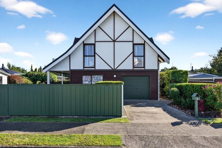 Photo of property in 1a Hornsby Street, Carterton, 5713