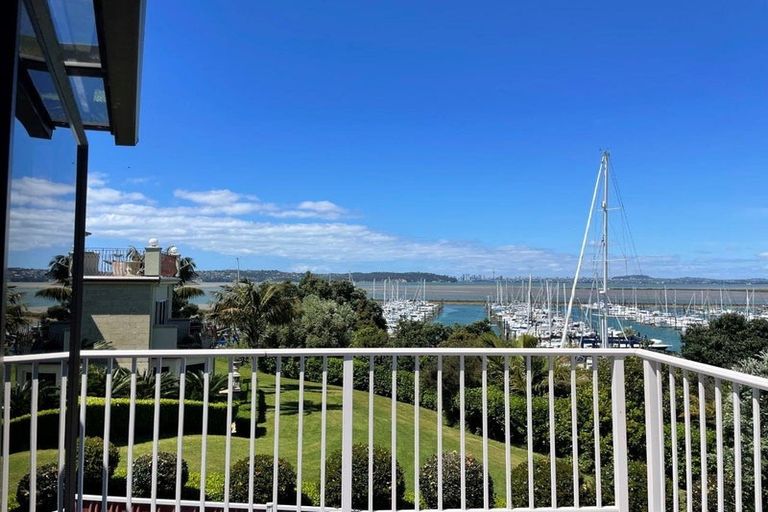 Photo of property in 31 Reflection Drive, West Harbour, Auckland, 0618