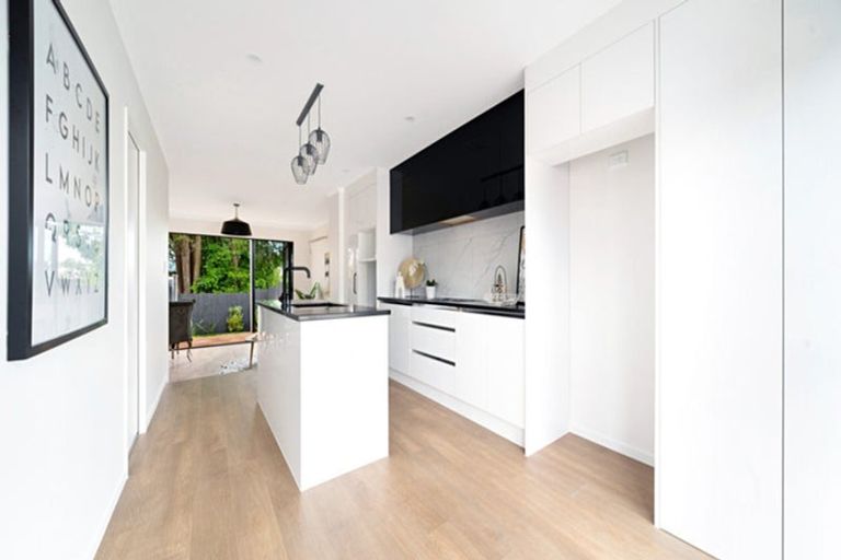 Photo of property in 3/32 Brandon Road, Glen Eden, Auckland, 0602