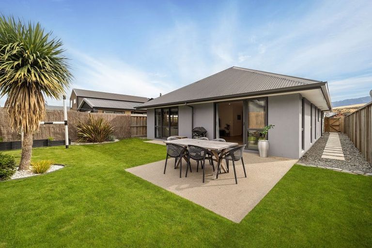 Photo of property in 41 Howden Drive, Jacks Point, 9371
