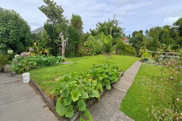 Photo of property in 162 Queen Street, Westport, 7825