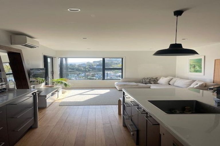 Photo of property in 31 Cavendish Square, Strathmore Park, Wellington, 6022