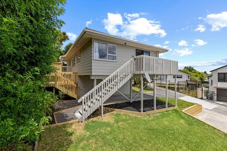 Photo of property in 1/23 Santiago Crescent, Unsworth Heights, Auckland, 0632