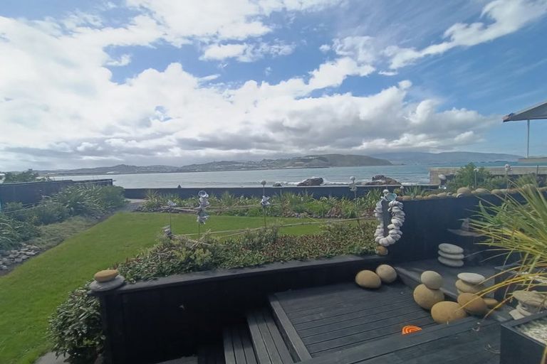 Photo of property in 277 Queens Drive, Lyall Bay, Wellington, 6022