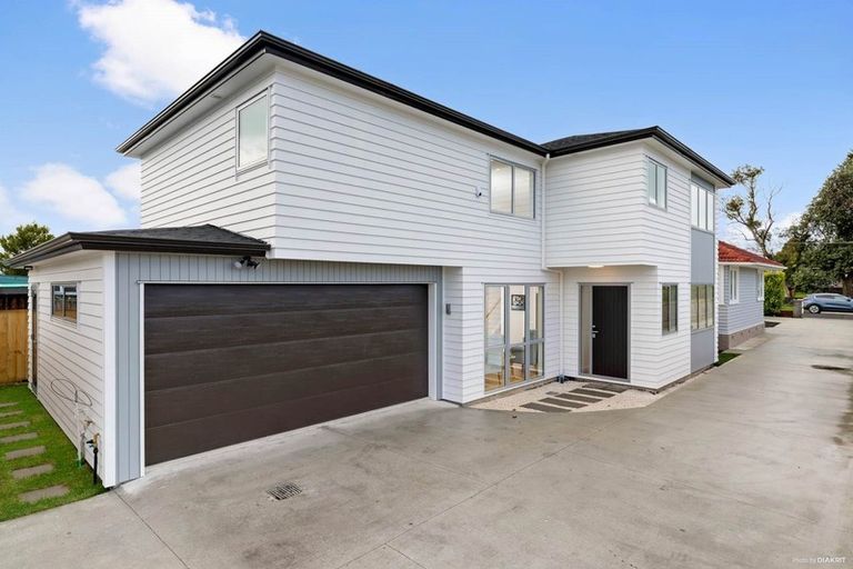 Photo of property in 8a Karamu Street, Te Atatu Peninsula, Auckland, 0610