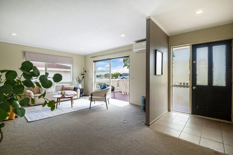 Photo of property in 1/44 Barbados Drive, Unsworth Heights, Auckland, 0632