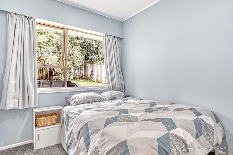 Photo of property in 2/33 Lowtherhurst Road, Massey, Auckland, 0614