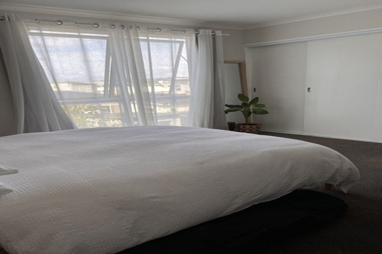 Photo of property in 6 Touhou Road, Hobsonville, Auckland, 0616