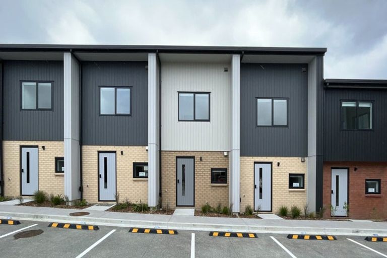Photo of property in 5/60 Kelman Road, Kelston, Auckland, 0602