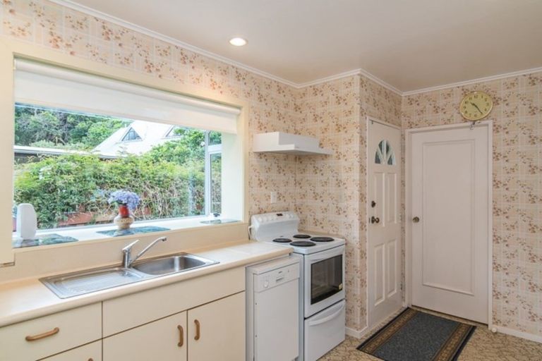 Photo of property in 75 Nimmo Avenue East, Waikanae, 5036