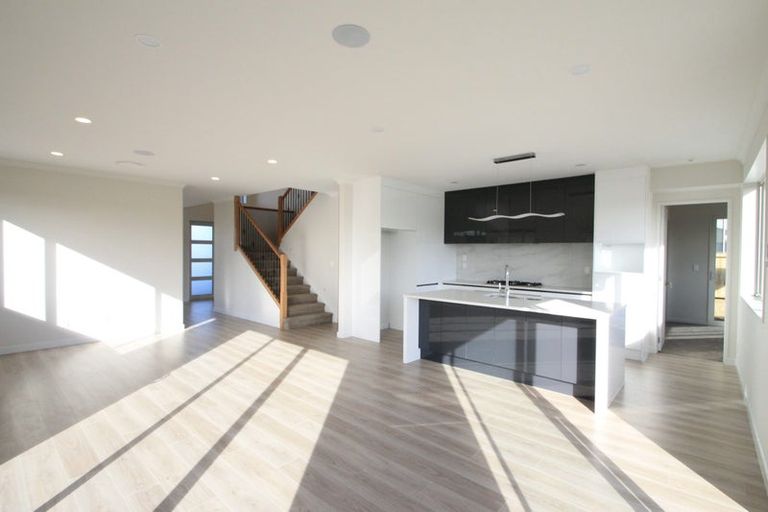 Photo of property in 13 Maka Terrace, Orewa, 0931