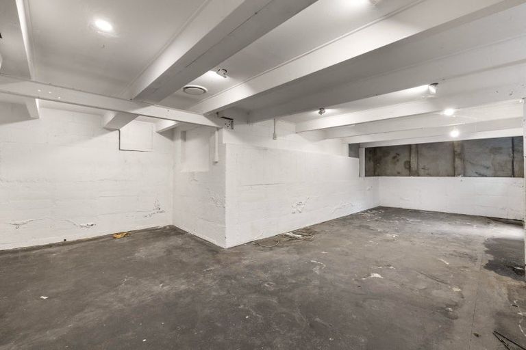 Photo of property in 54 Waiwaka Terrace, Strandon, New Plymouth, 4312