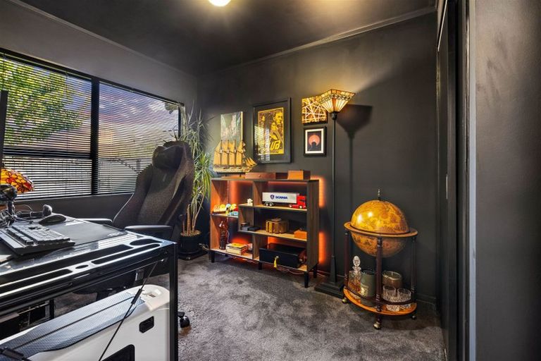 Photo of property in 19 Alma Street, Te Atatu South, Auckland, 0610