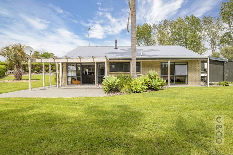 Photo of property in 832 Old North Road, Waimauku, 0882