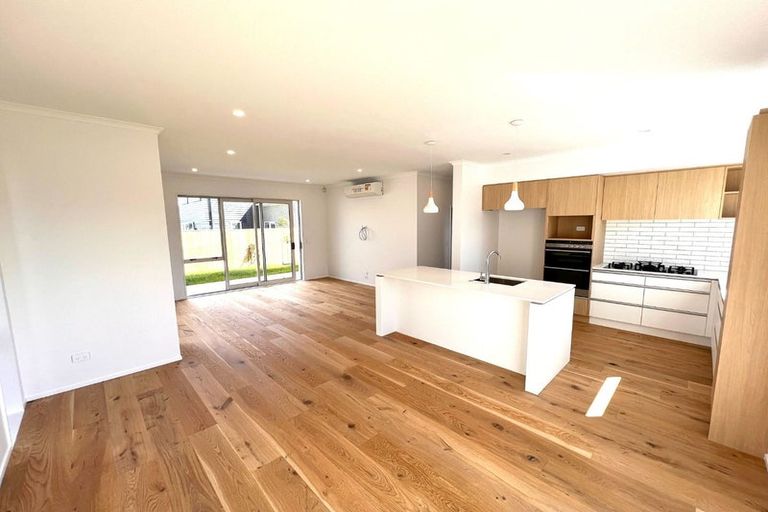 Photo of property in 15 Taikura Avenue, Red Beach, 0932