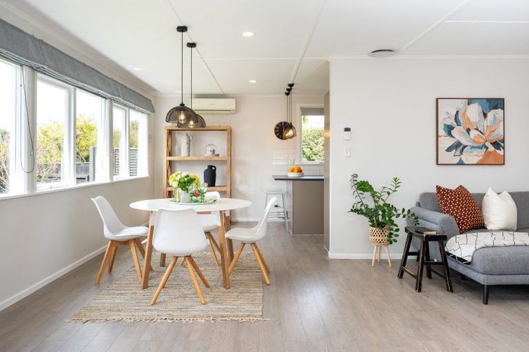 Photo of property in 17 Lipscombe Crescent, Havelock North, 4130