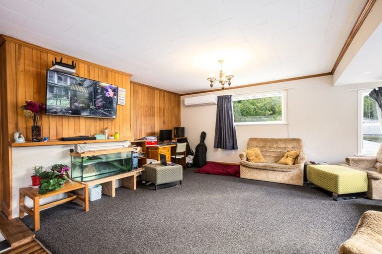 Photo of property in 112 Hine Road, Wainuiomata, Lower Hutt, 5014