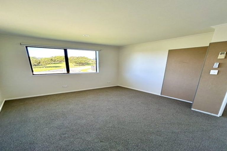Photo of property in 45 Cleat Street, Whitby, Porirua, 5024
