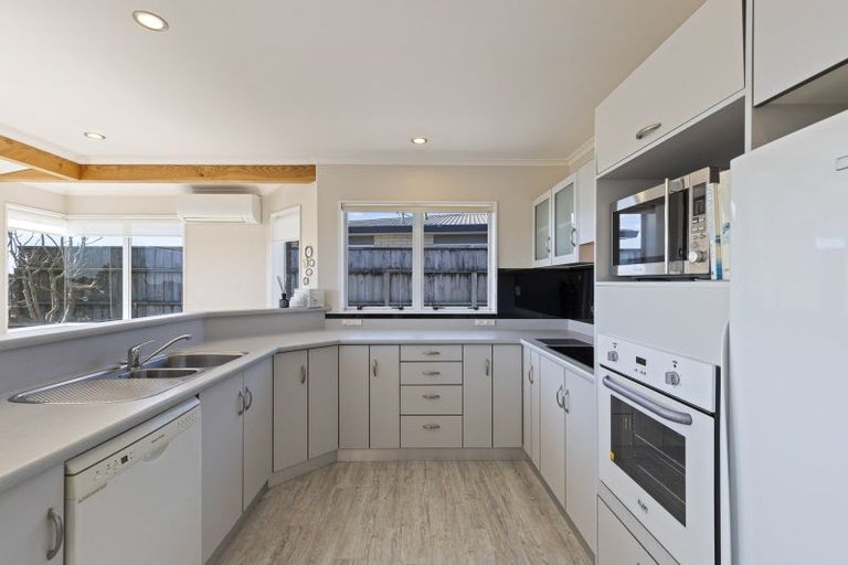 Photo of property in 2/13 Chatswood Grove, Fitzroy, New Plymouth, 4312