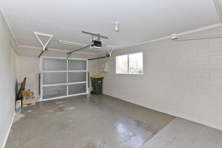 Photo of property in 27 Mcbreen Avenue, Northcote, Auckland, 0627