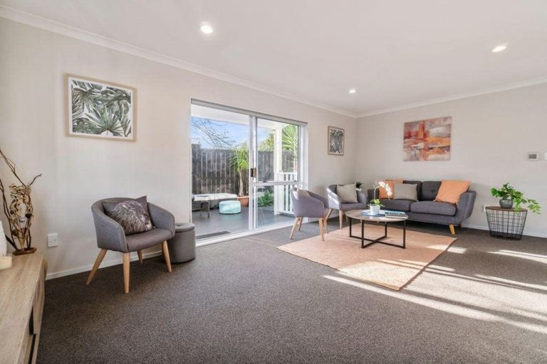 Photo of property in 3 Helga Crescent, Te Atatu Peninsula, Auckland, 0610