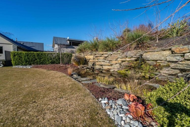 Photo of property in 5 Hollyhock Lane, Wanaka, 9305