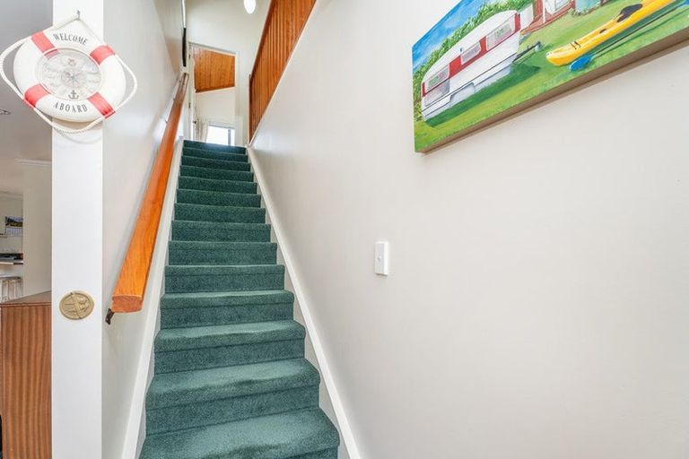 Photo of property in 19 Martin Place, Cooks Beach, Whitianga, 3591