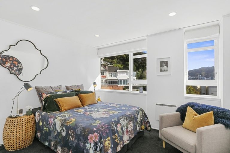 Photo of property in Clifton Towers, 202 Oriental Parade, Oriental Bay, Wellington, 6011