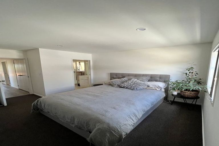 Photo of property in 78a Lincoln Park Avenue, Massey, Auckland, 0614