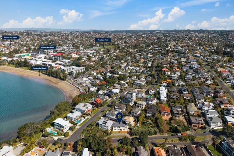 Photo of property in 2/14 Clifton Road, Waiake, Auckland, 0630