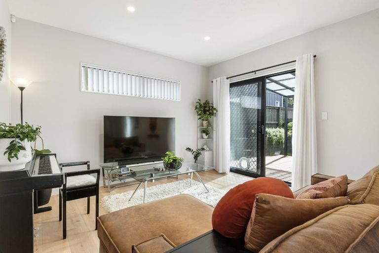Photo of property in 9c Totara Grove, Hillcrest, Auckland, 0627