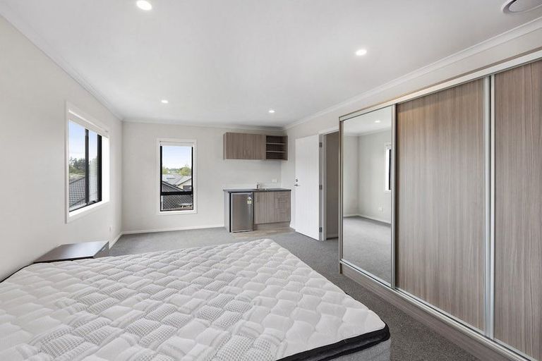 Photo of property in 12 Emmadale Lane, Hamilton East, Hamilton, 3216