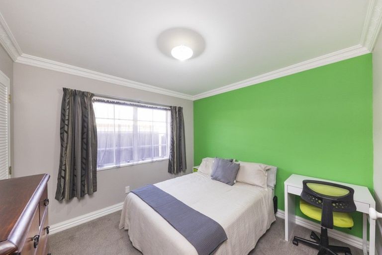 Photo of property in 6 Grange Place, Milson, Palmerston North, 4414
