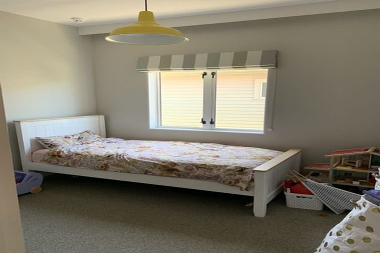 Photo of property in 16 Burnham Street, Seatoun, Wellington, 6022