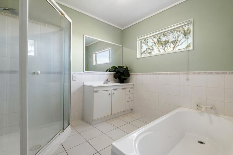 Photo of property in 1/31 Taroka Close, Pinehill, Auckland, 0632