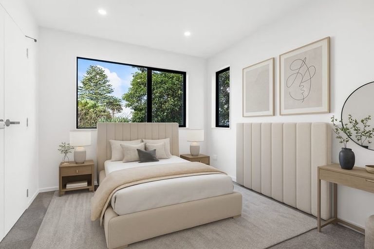 Photo of property in 1/1 Roseberry Avenue, Birkenhead, Auckland, 0626