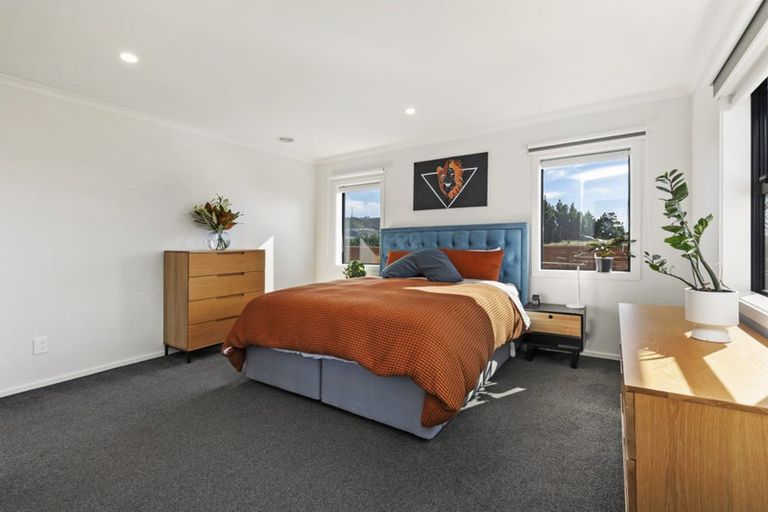 Photo of property in 5 Boeing Way, Newlands, Wellington, 6037