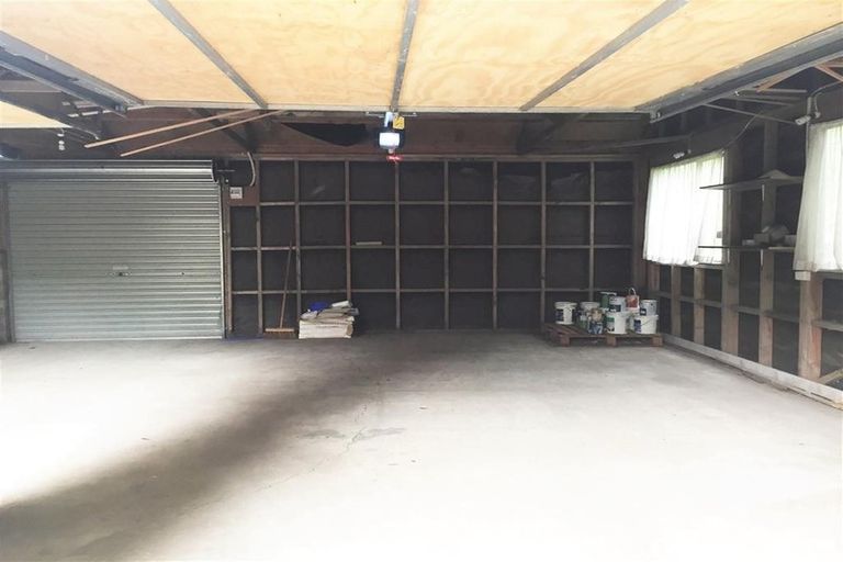 Photo of property in 24 Kereru Street, Henderson, Auckland, 0612