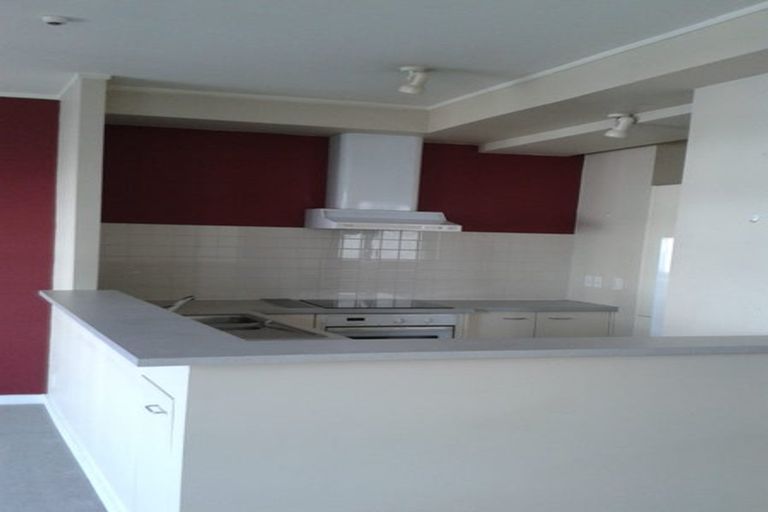 Photo of property in 17 Kent Terrace - Kent Apartments, 4e/16 Kent Terrace, Mount Victoria, Wellington, 6011